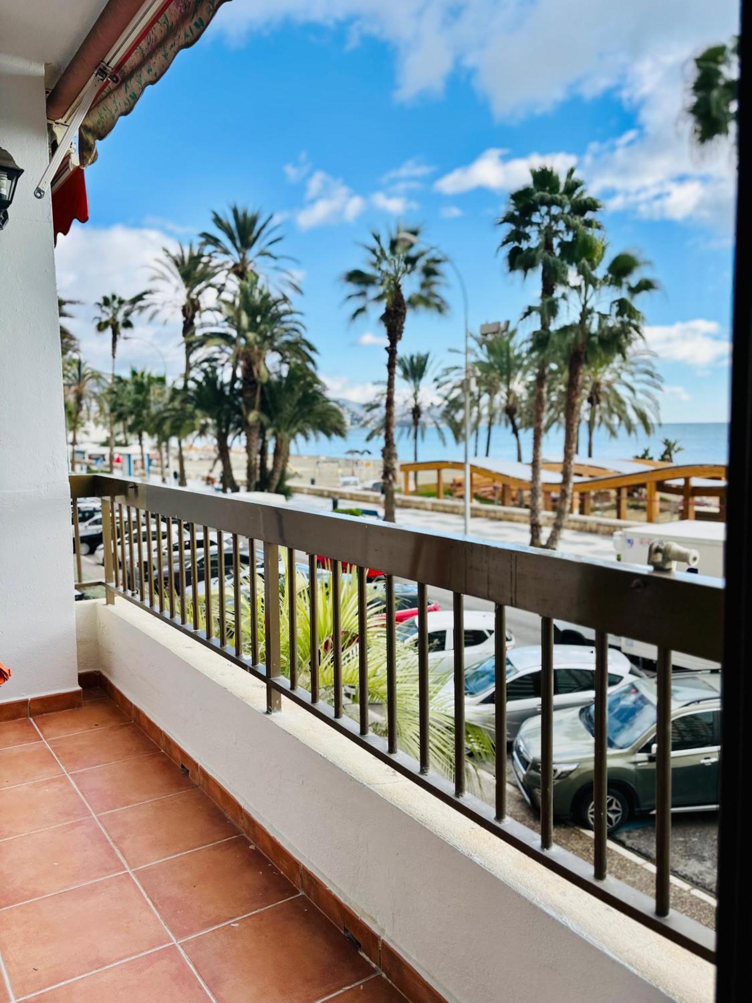 Malagueta Beachfront Apartment Malaga Exterior photo