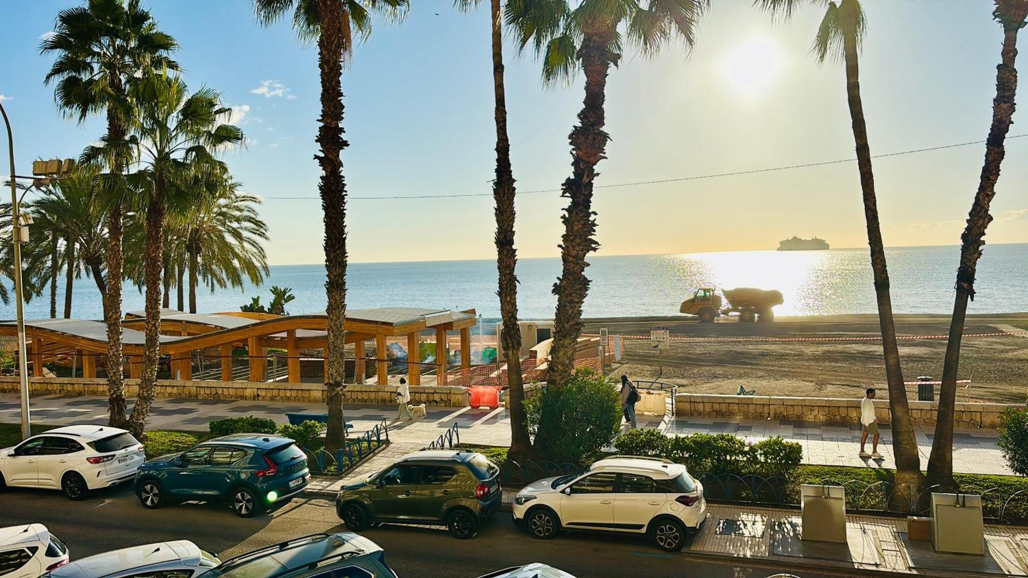 Malagueta Beachfront Apartment Malaga Exterior photo