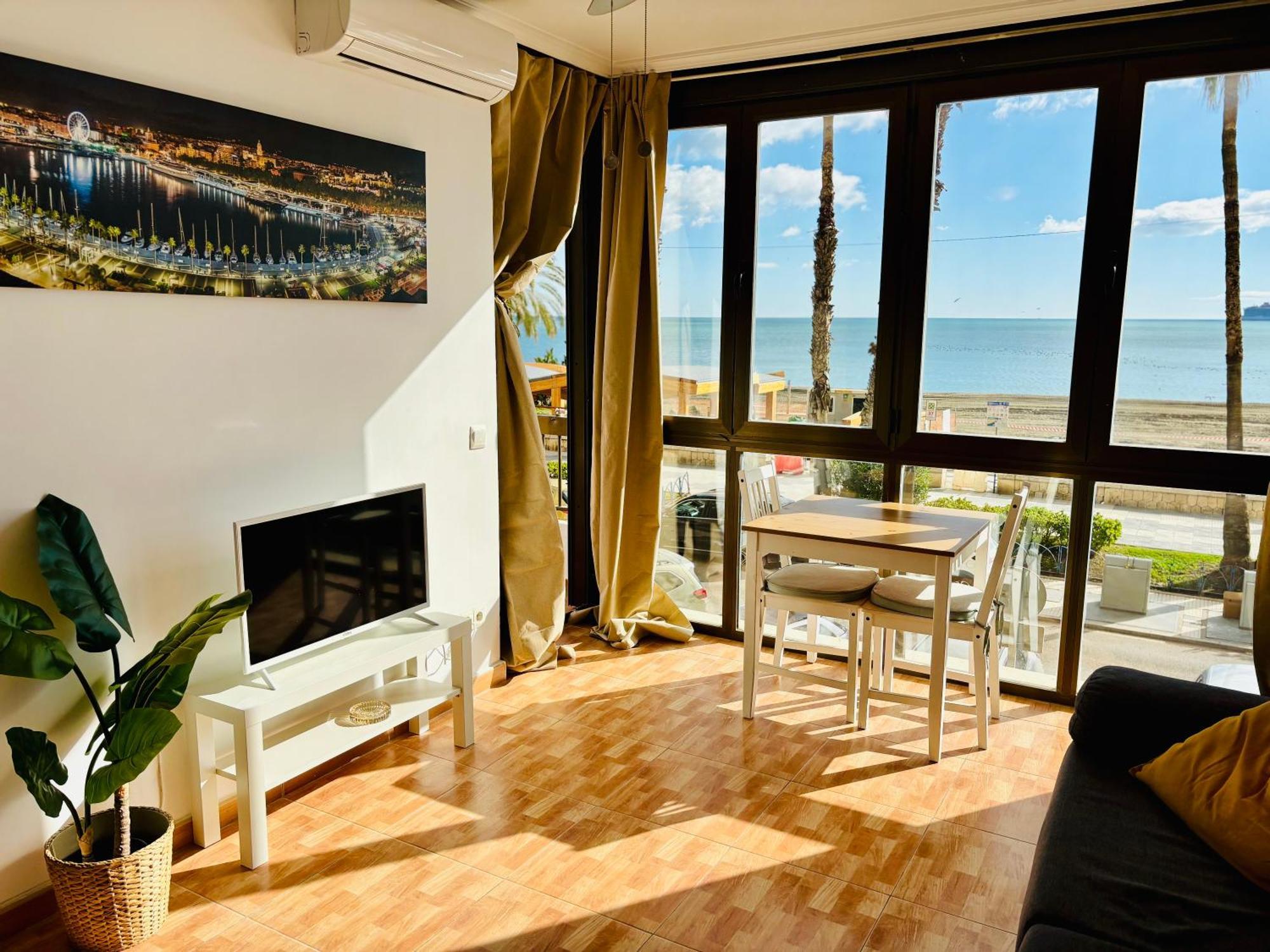 Malagueta Beachfront Apartment Malaga Exterior photo